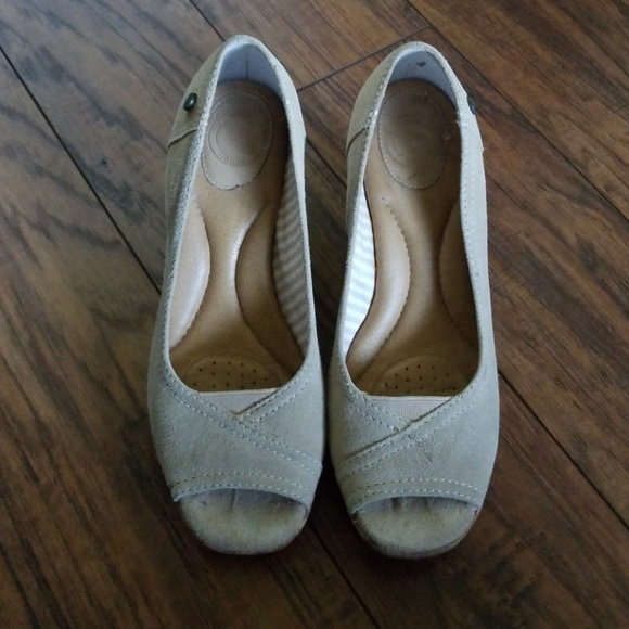 Nude Nurture Wedges, Size 6 - Picture 1 of 4